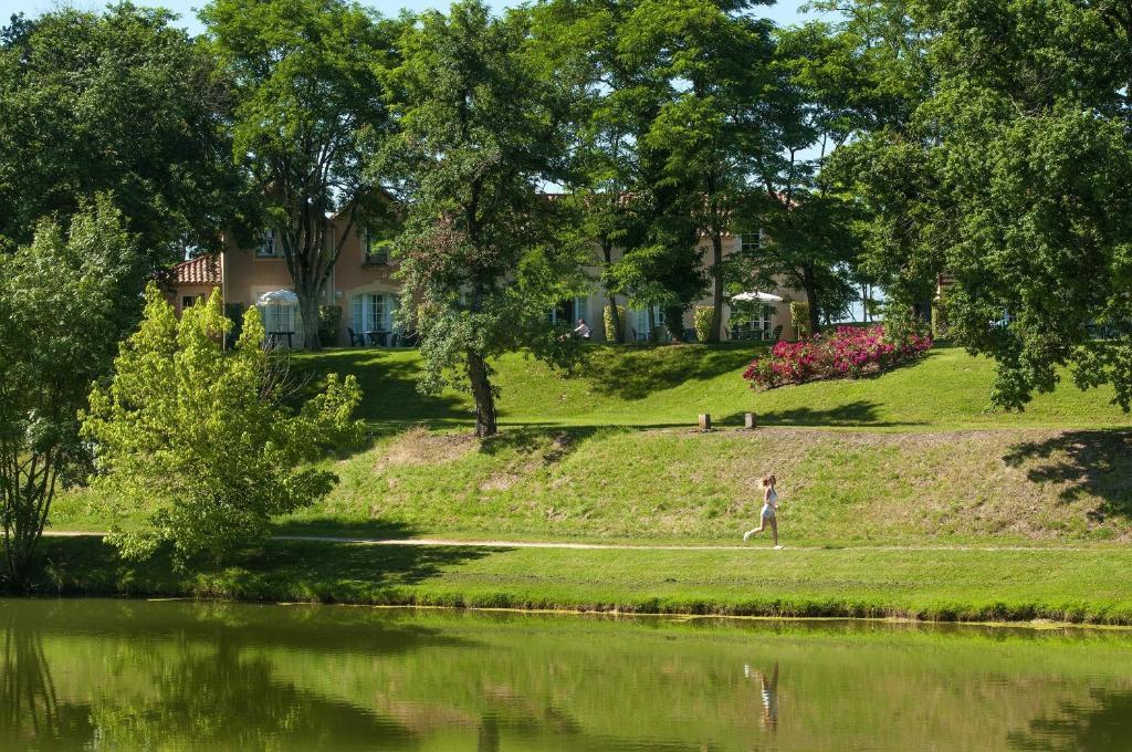 Pierre & Vacances La Residence Du Lac Monflanquin Exterior foto